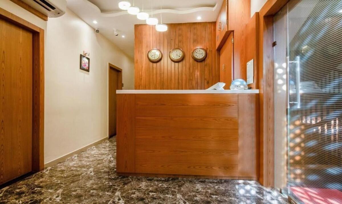 Hotel Volga Plaza Мумбаи Экстерьер фото