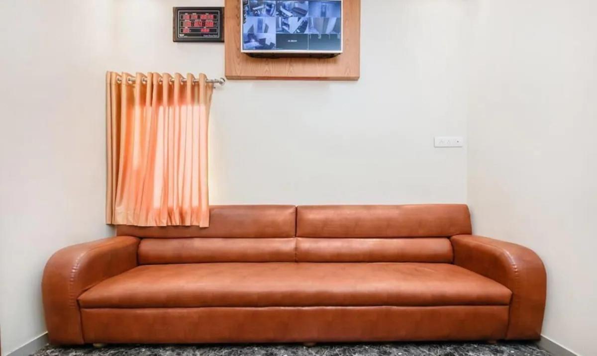 Hotel Volga Plaza Мумбаи Экстерьер фото