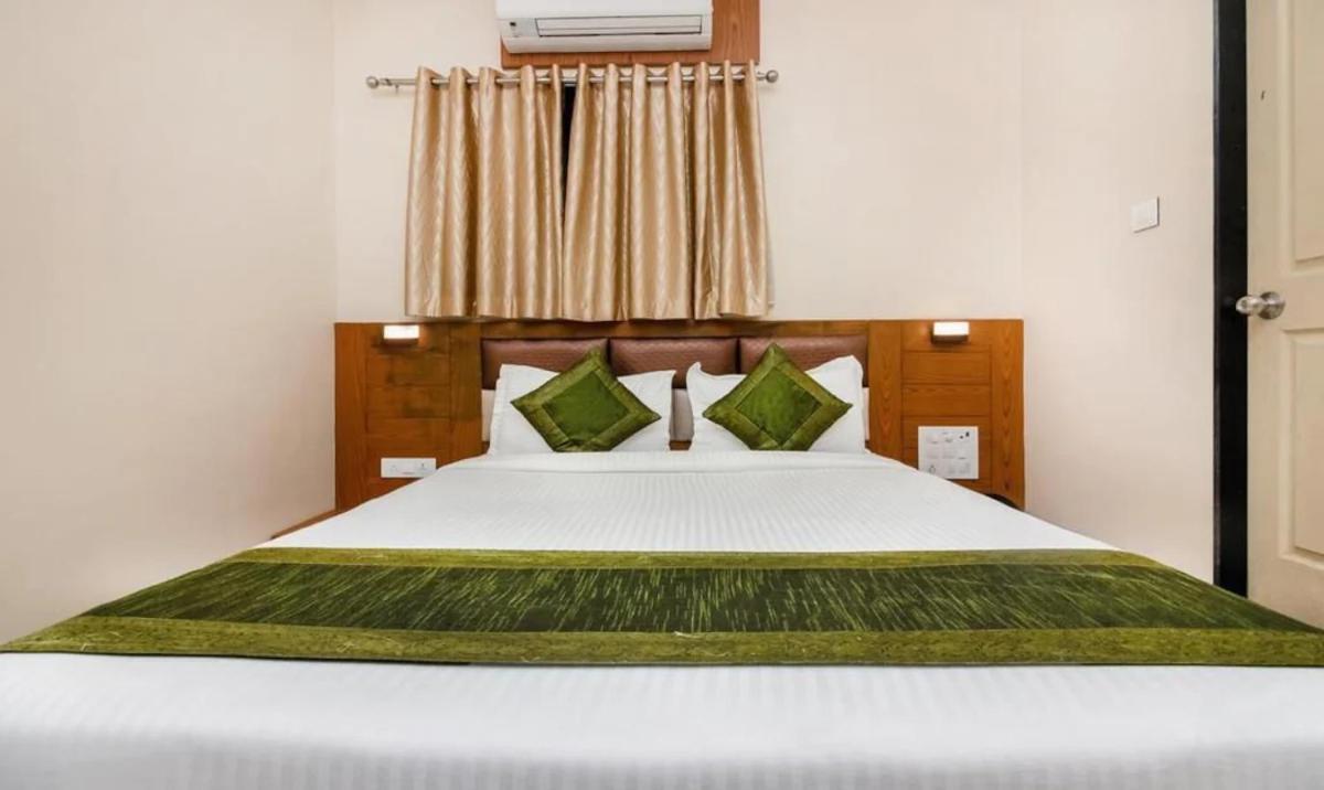 Hotel Volga Plaza Мумбаи Экстерьер фото